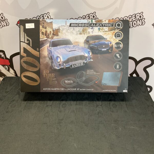 Scalextric 007 Aston Martin DB5 slot car model