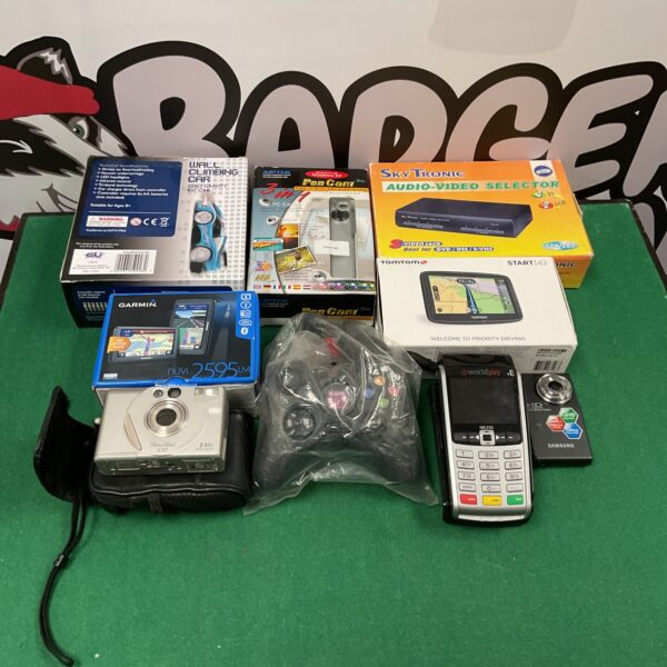 Mixed electronics lot including sat navs, Xbox controller, and Samsung camera.