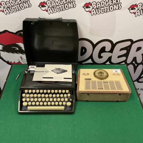 Vintage Fidelity Florida transistor radio and Tippa S typewriter lot.
