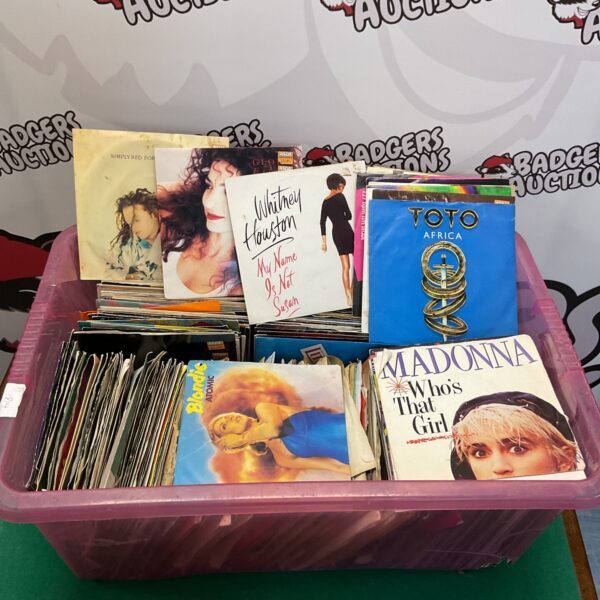 Mixed lot of 7” vinyl records including Madonna and Simply Red.