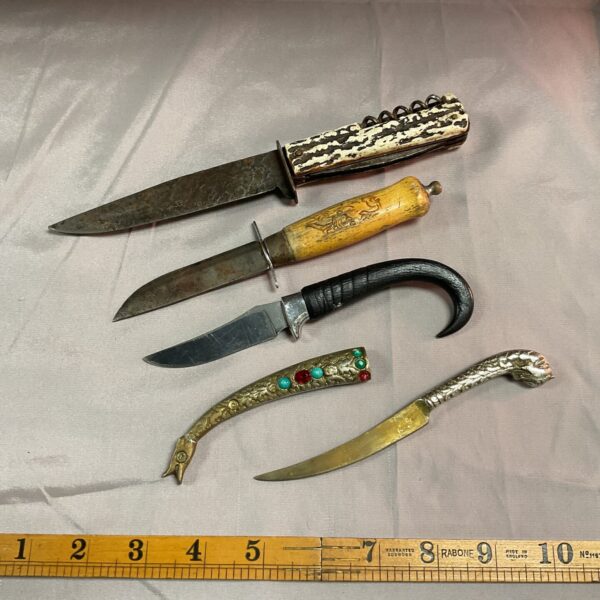 Vintage knife lot with horn handle and blade.