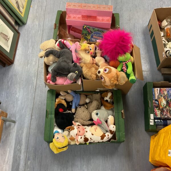 Colourful mixed lot of vintage and modern plush toys.