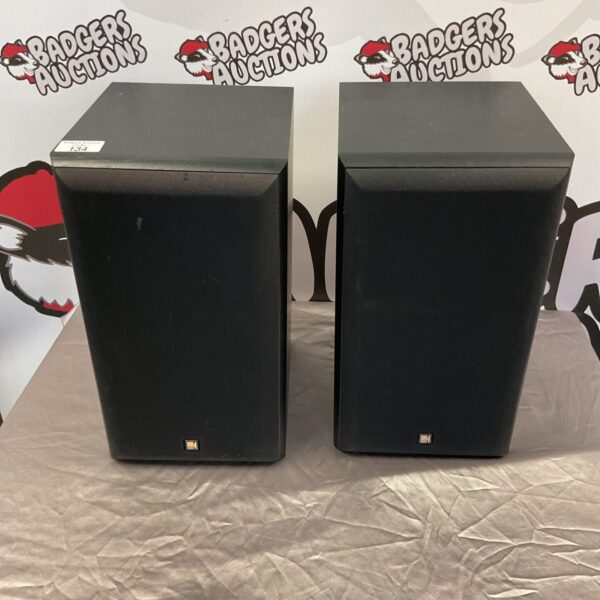 Vintage Kef Cresta bookshelf speakers in good condition.