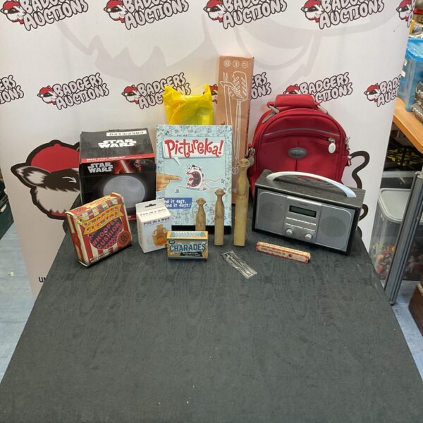 Mixed lot bundle including Star Wars light and Bush radio.