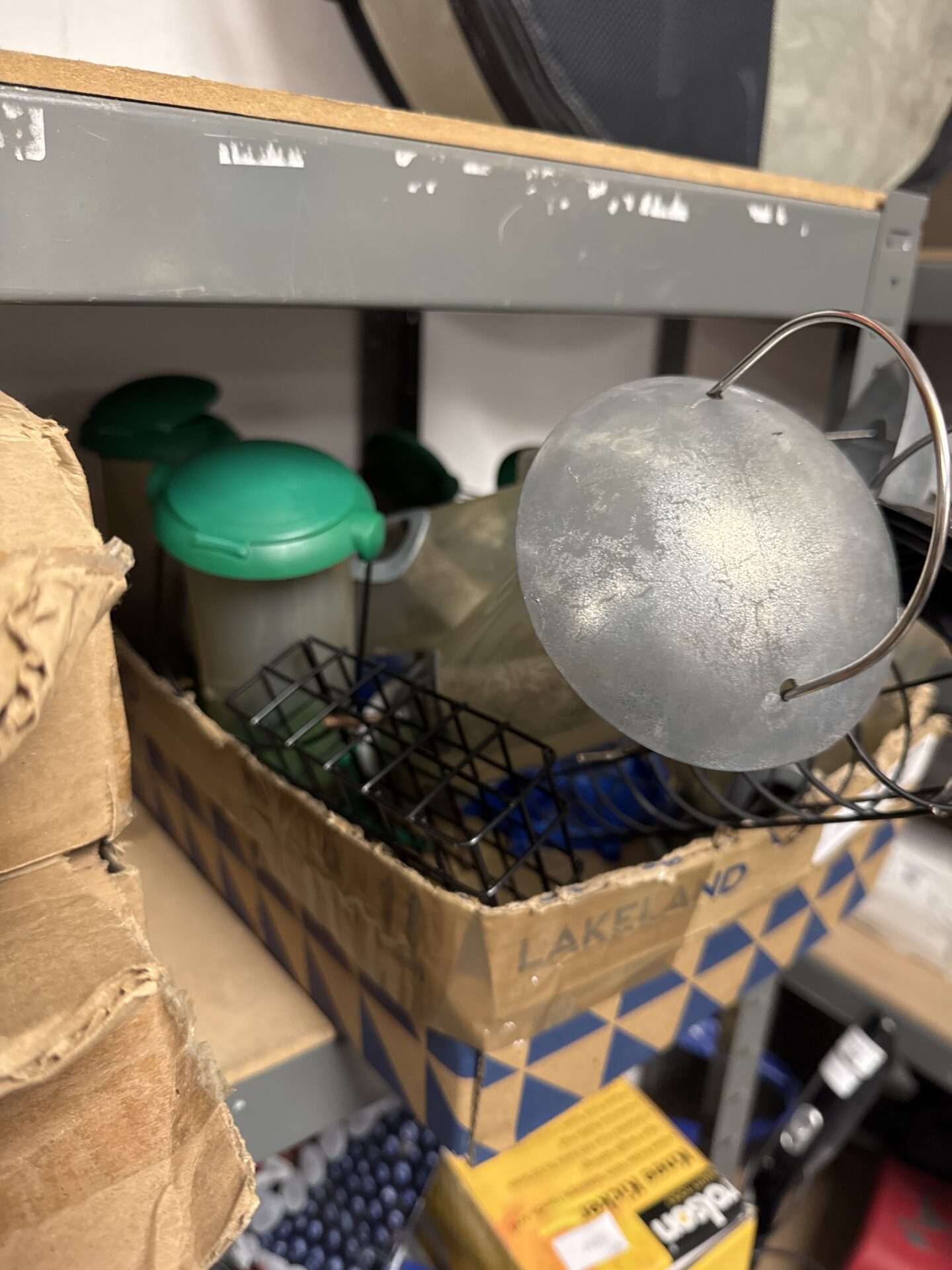 999 Quantity of garden bird feeders
