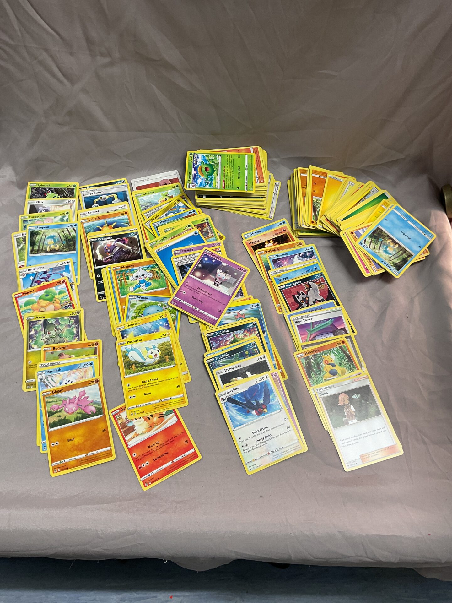 845 Large collection of Pokemon cards
