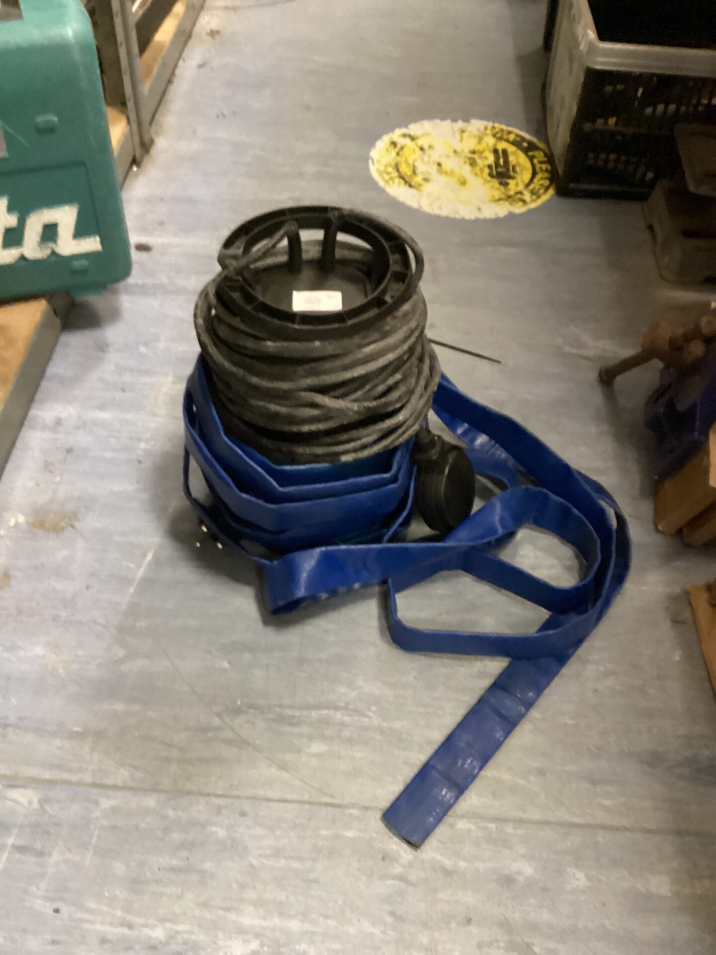 1035 Electric water pump with hose