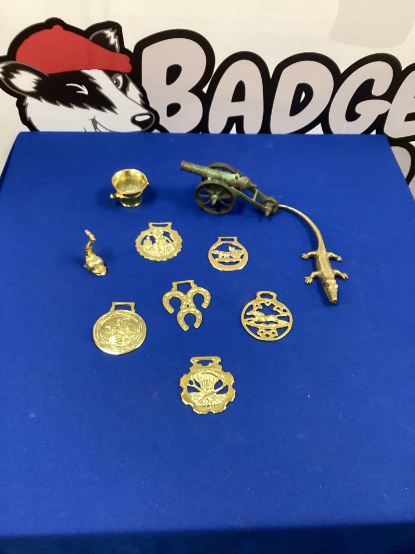 222 Selection of vintage brass items