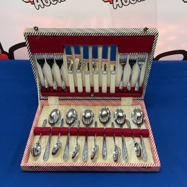 Vintage Sheffield stainless steel cutlery set in presentation case.