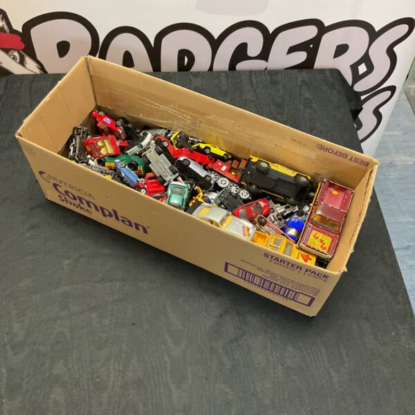 Mixed lot of diecast model cars including Matchbox and Siku.