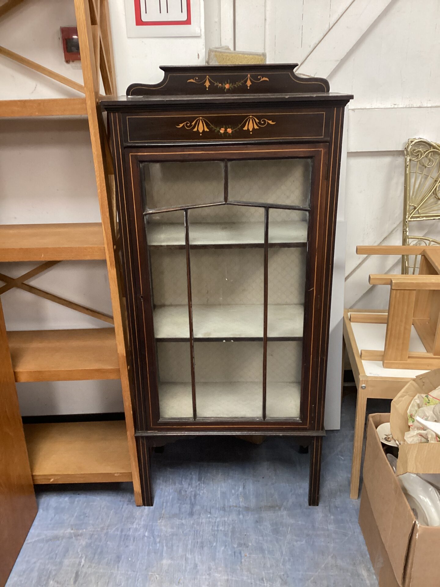 600 mahogany glass fronted display cabinet