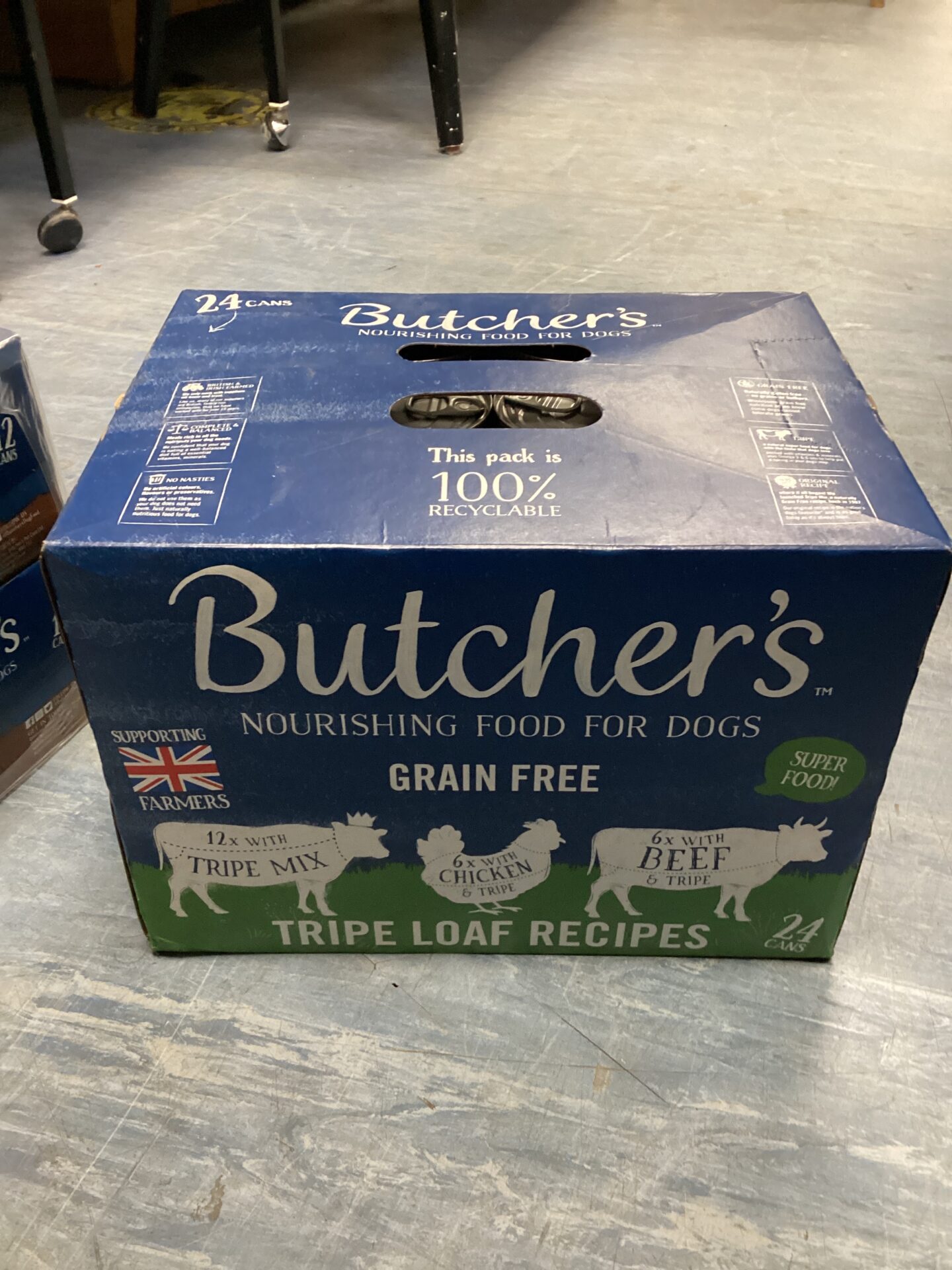 516 Twenty four cans of butchers dog food inc beef, chicken & tripe mix
