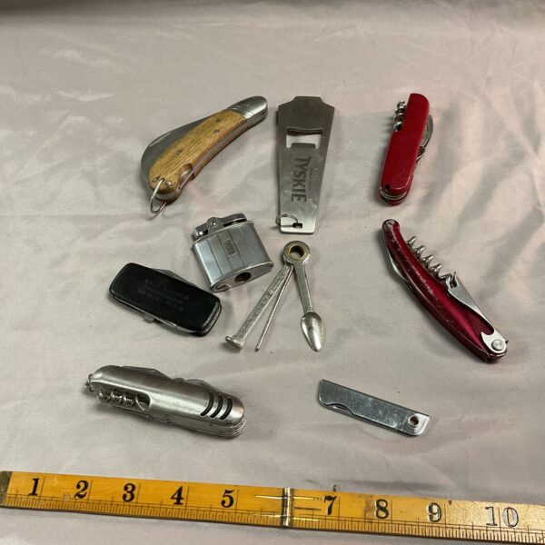 Vintage lot of pocket knives and tools for collectors.