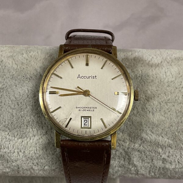 Vintage Accurist gents mechanical watch with a simple dial.