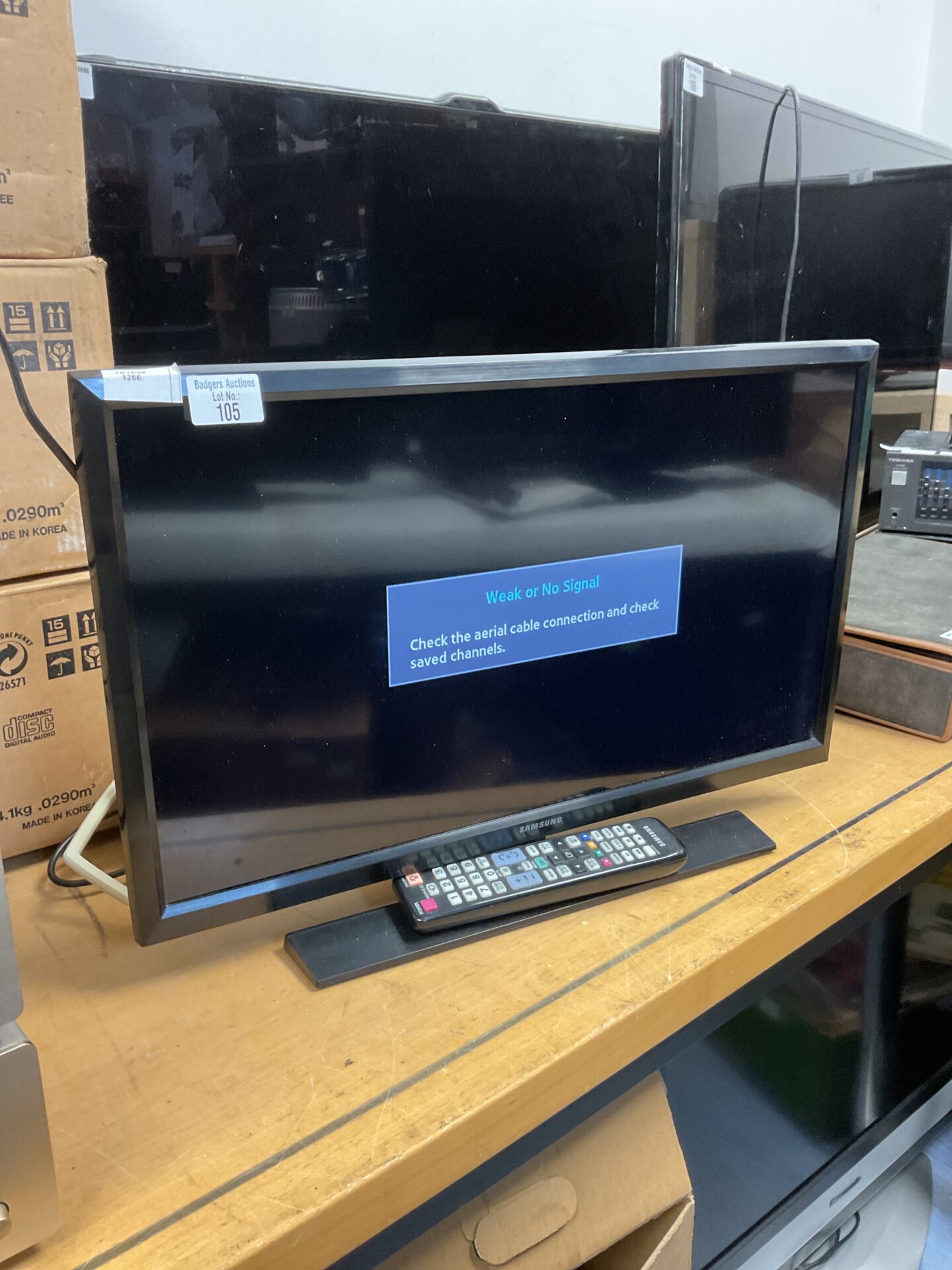 105 Samsung 24” hd tv working with remote