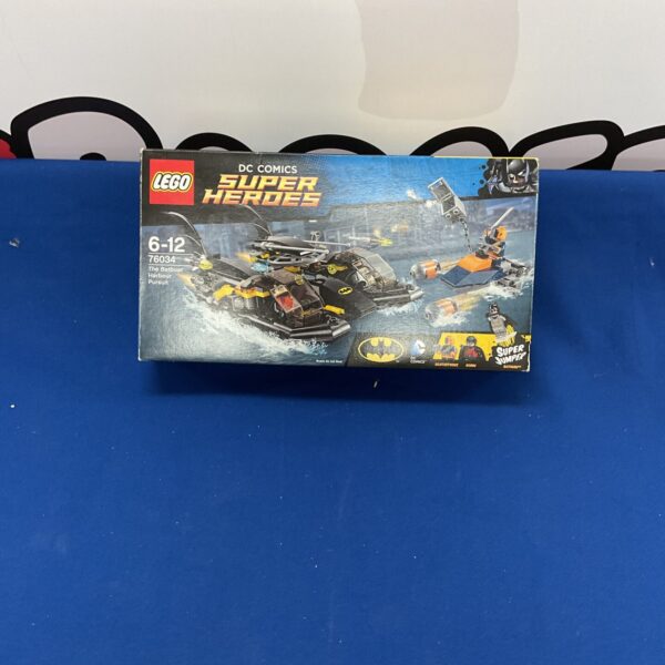Lego DC Super Heroes 76034 Batboat Harbour Pursuit set, black Batboat.
