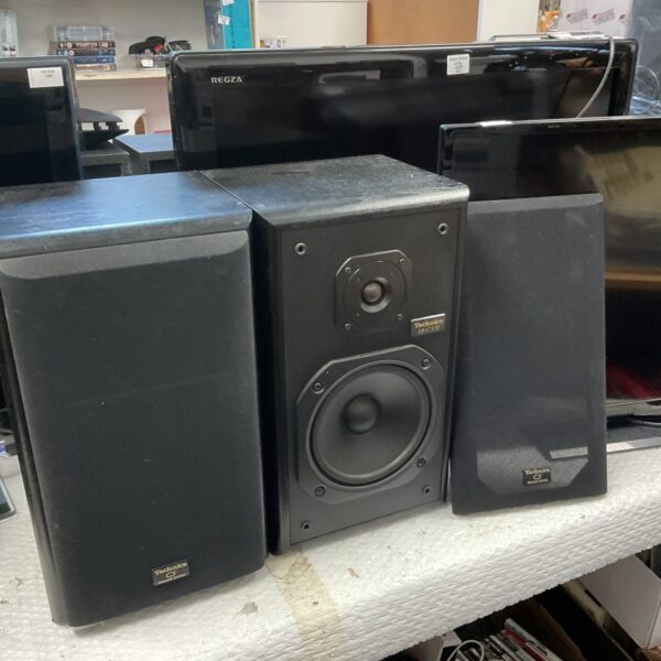 Vintage Technics SB-CS55 bookshelf speakers in used condition.