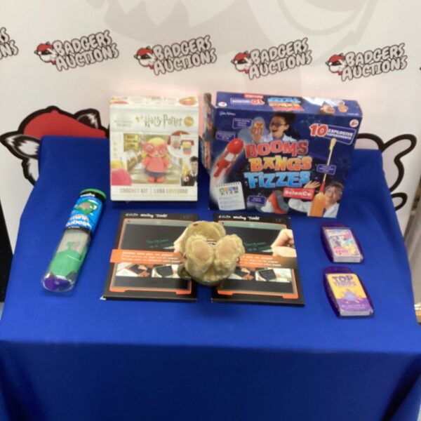 Childrens games bundle including Harry Potter Top Trumps.