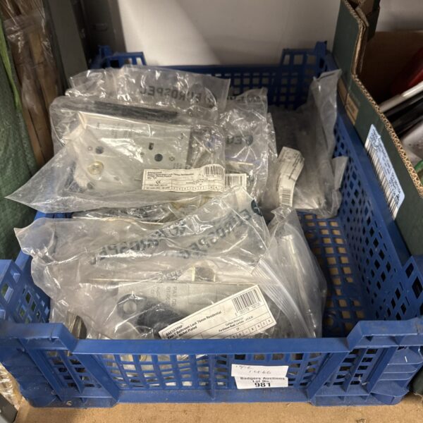 Quantity of Easi-T 76mm bathroom locks for interior doors.