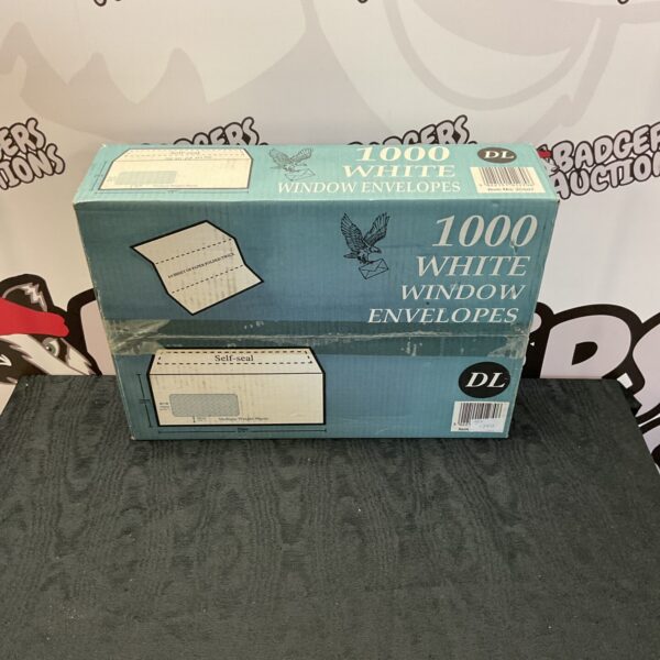 Pack of 1000 white DL window envelopes with self-seal closure.