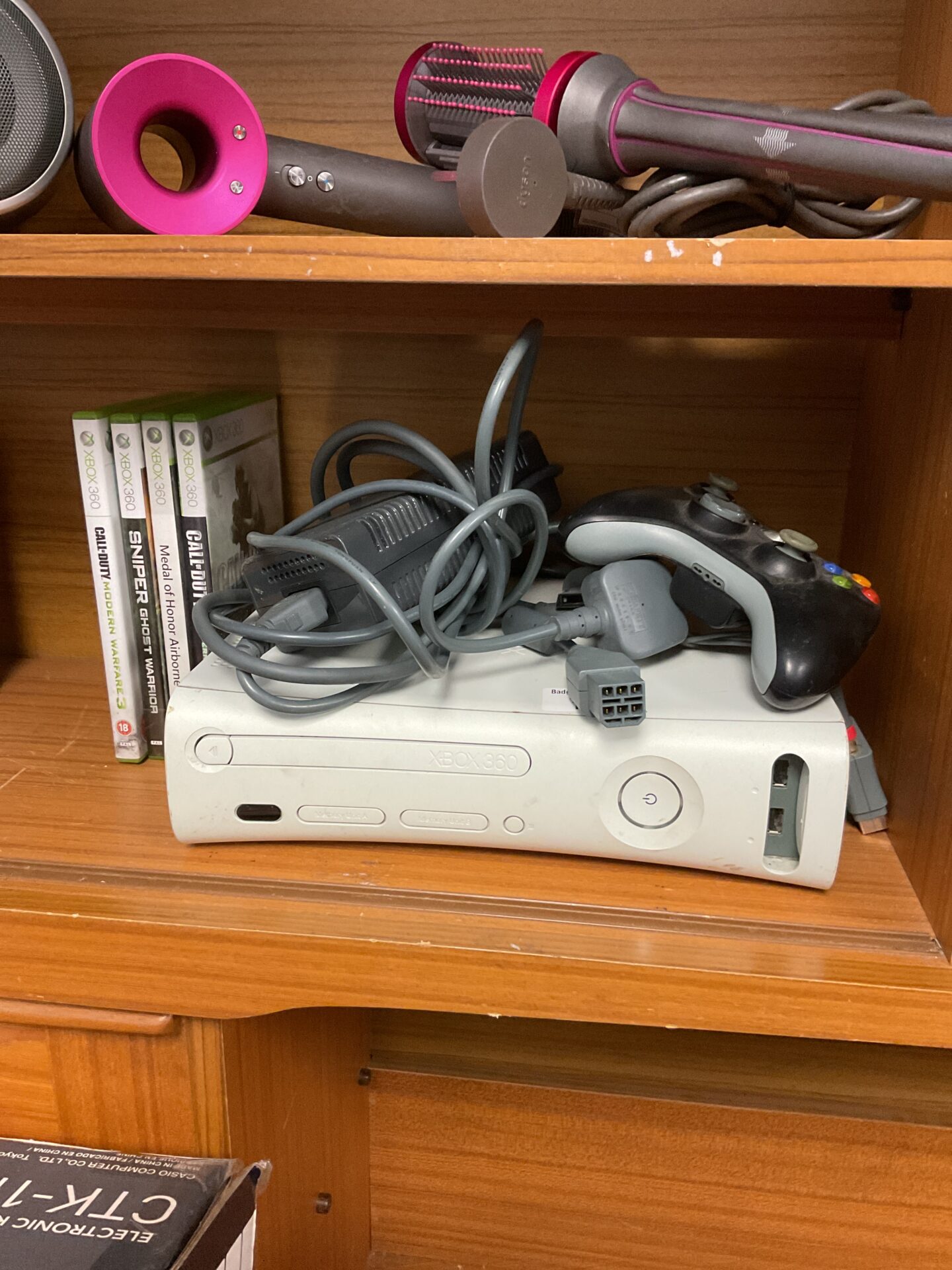 181 Microsoft xbox 360 console with games & controller