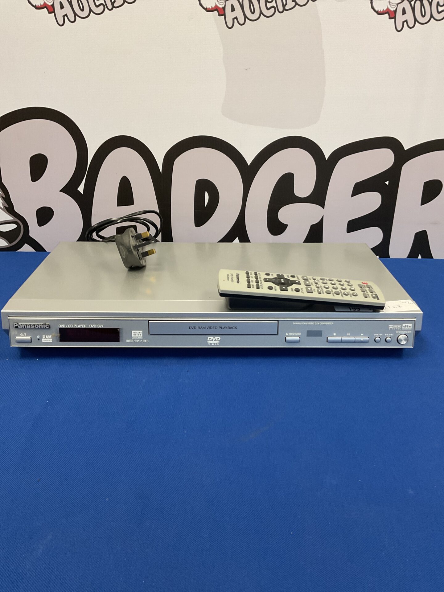 158 Panasonic dvd s27 dvd player with remote