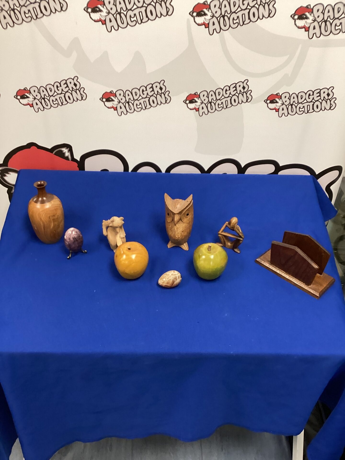 305 Selection of wood and onyx carved items