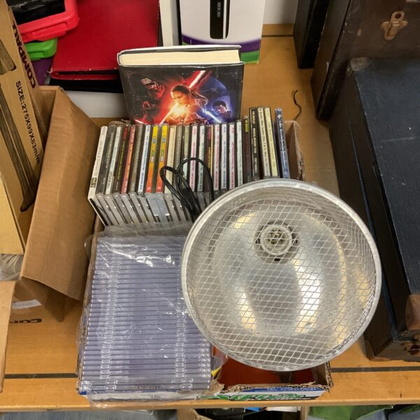 Music CD tray lot with Star Wars book and spot lamp for collectors.