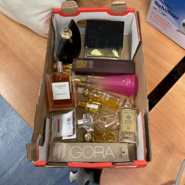 Mixed perfume and aftershave lot with various bottles.