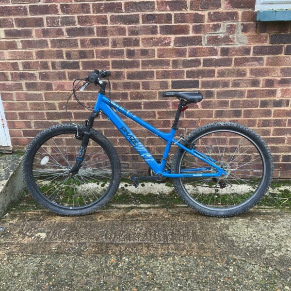 Blue Apollo Phaze mountain bike, ideal for off-road cycling.