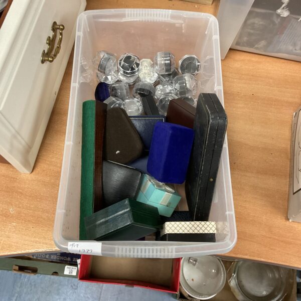 Lot of empty jewellery boxes for rings and necklaces.