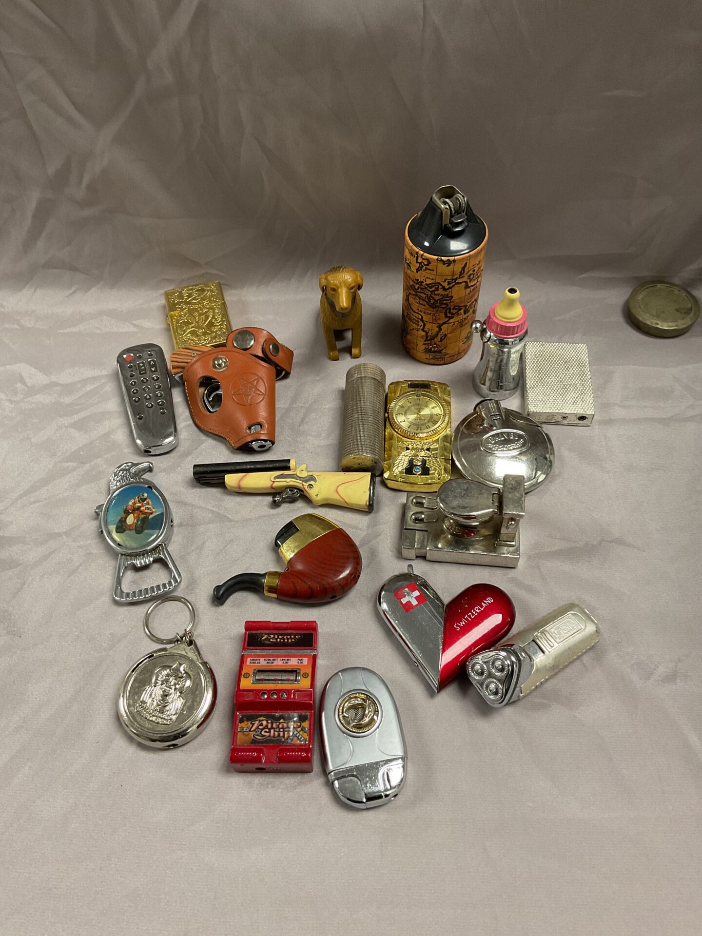 847 Collection of novelty lighters