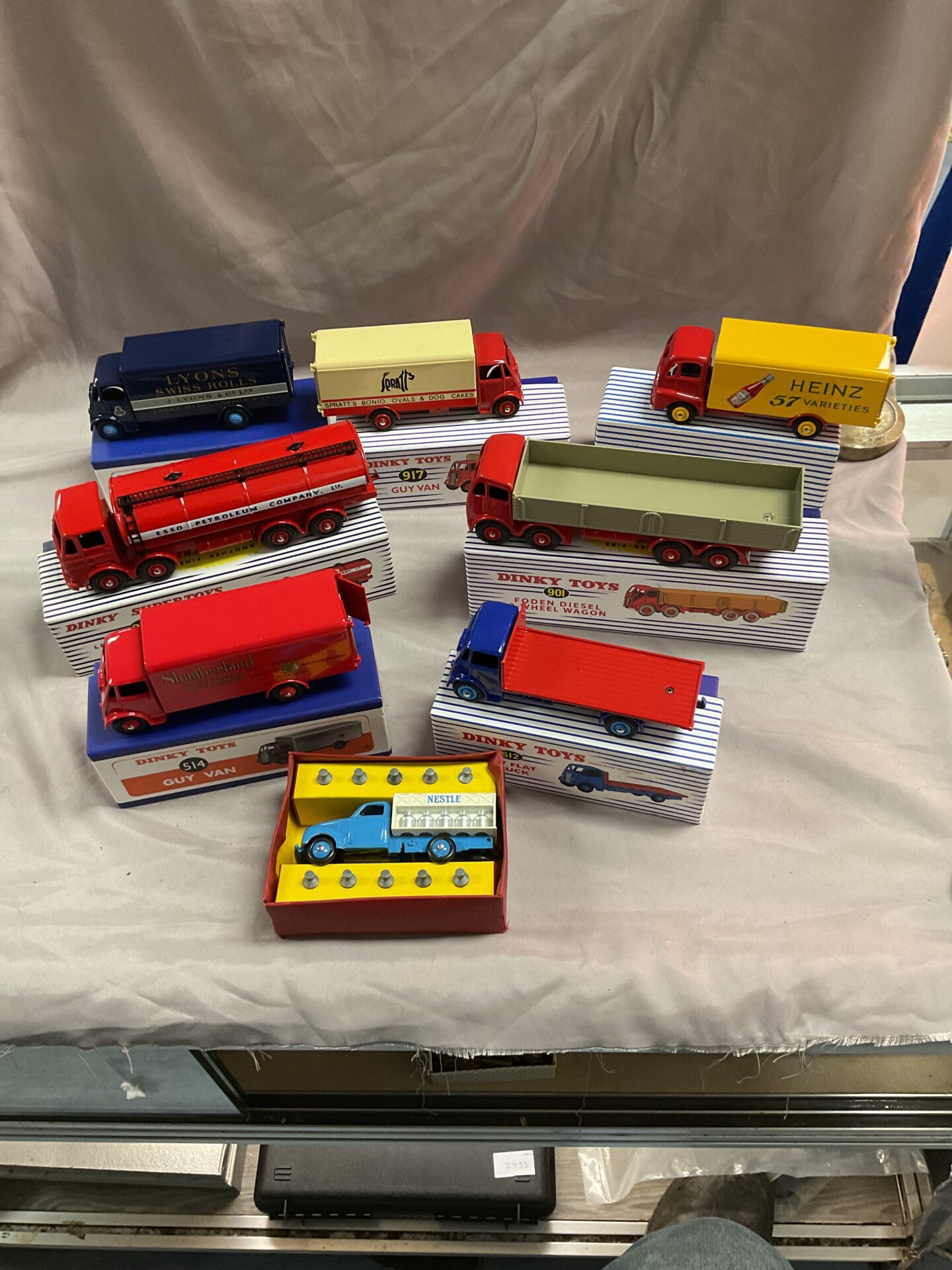 877 Collection of boxed dinky diecast vehicles
