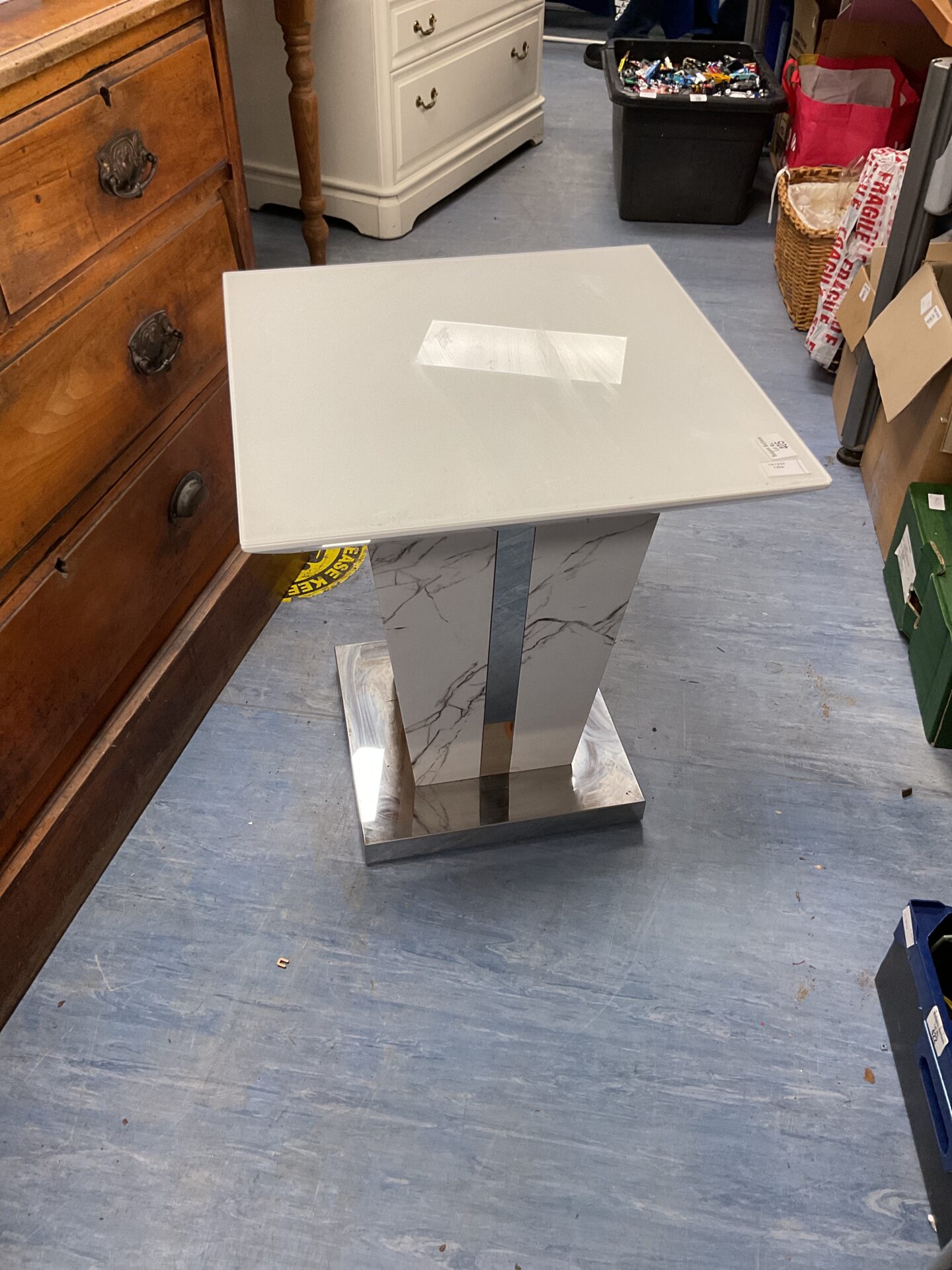 405 Modern marble effect pedestal table