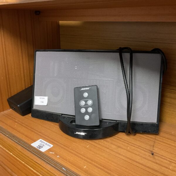 Bose SoundDock Series I iPod docking station with remote control.