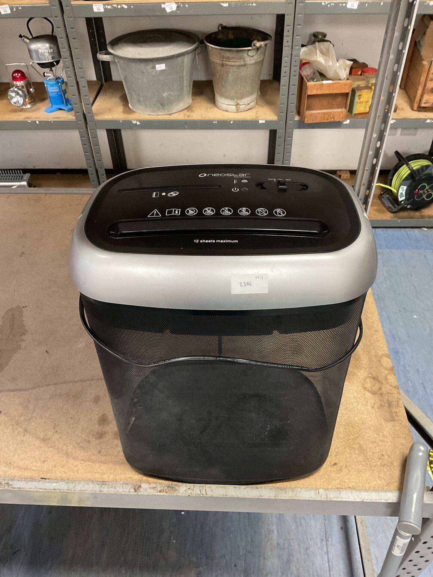 1088 Neostar paper & card shredder working