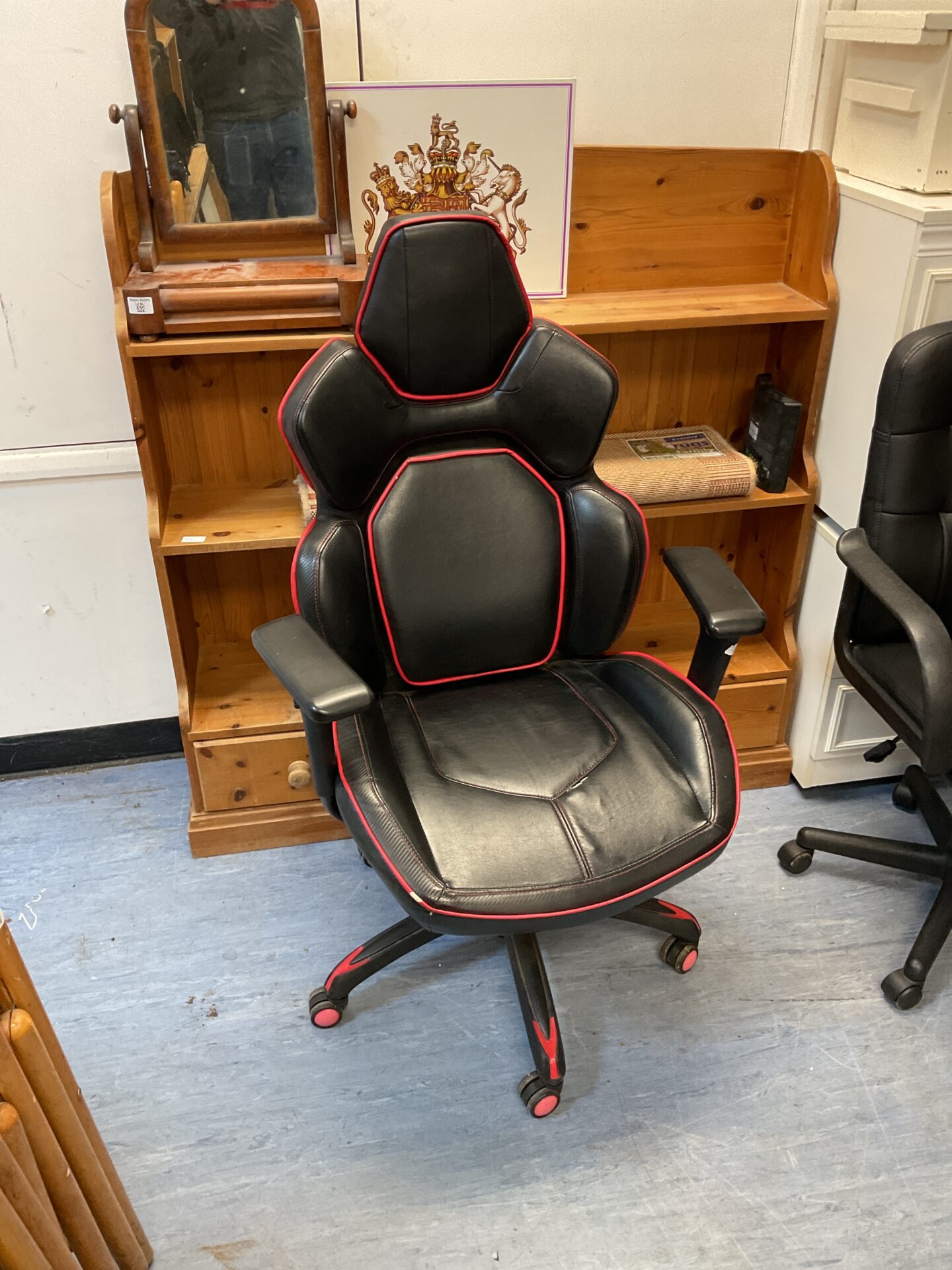 569 Black & red gaming chair