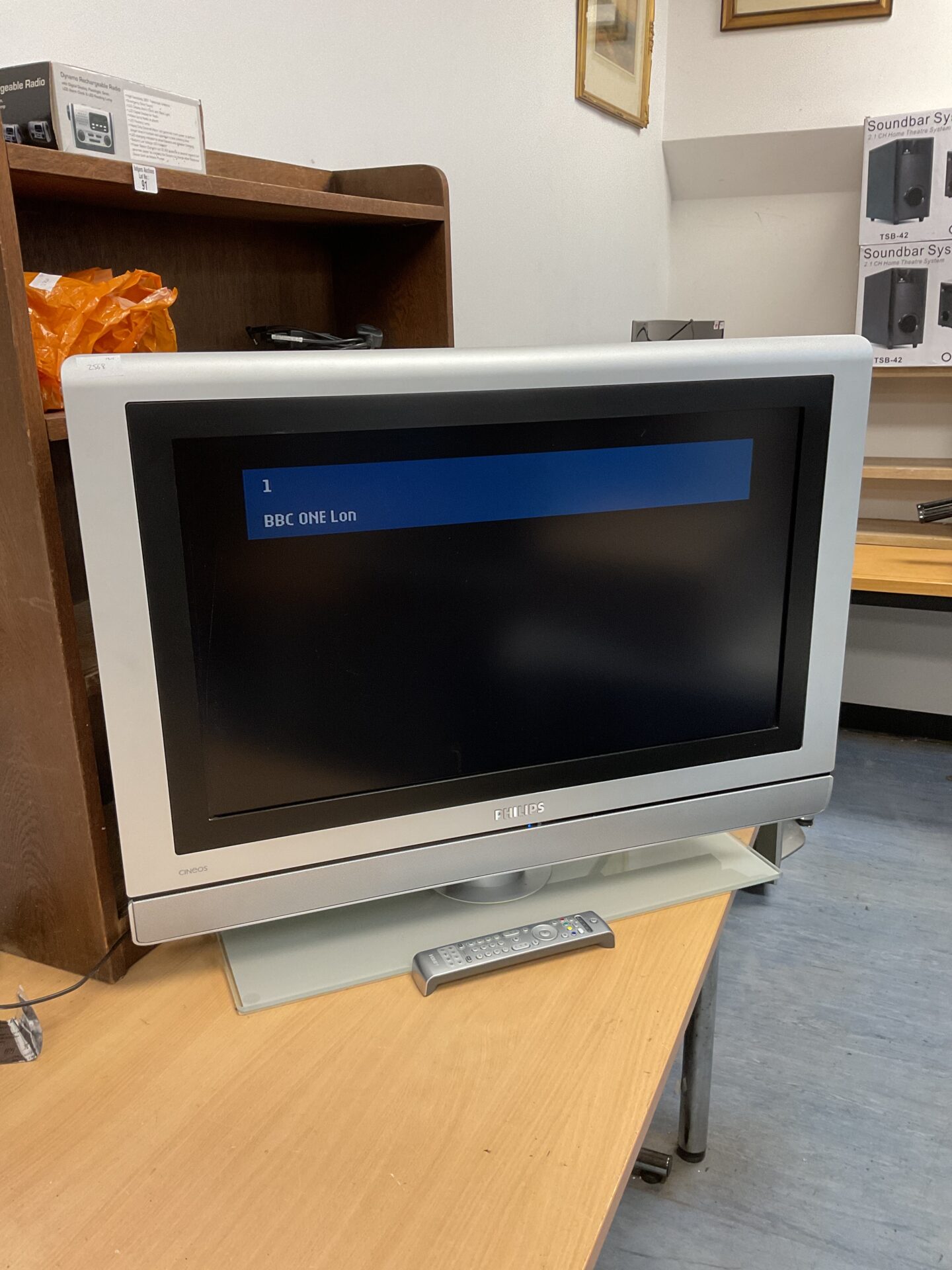 091 Philips cineos 32” hd tv working with remote