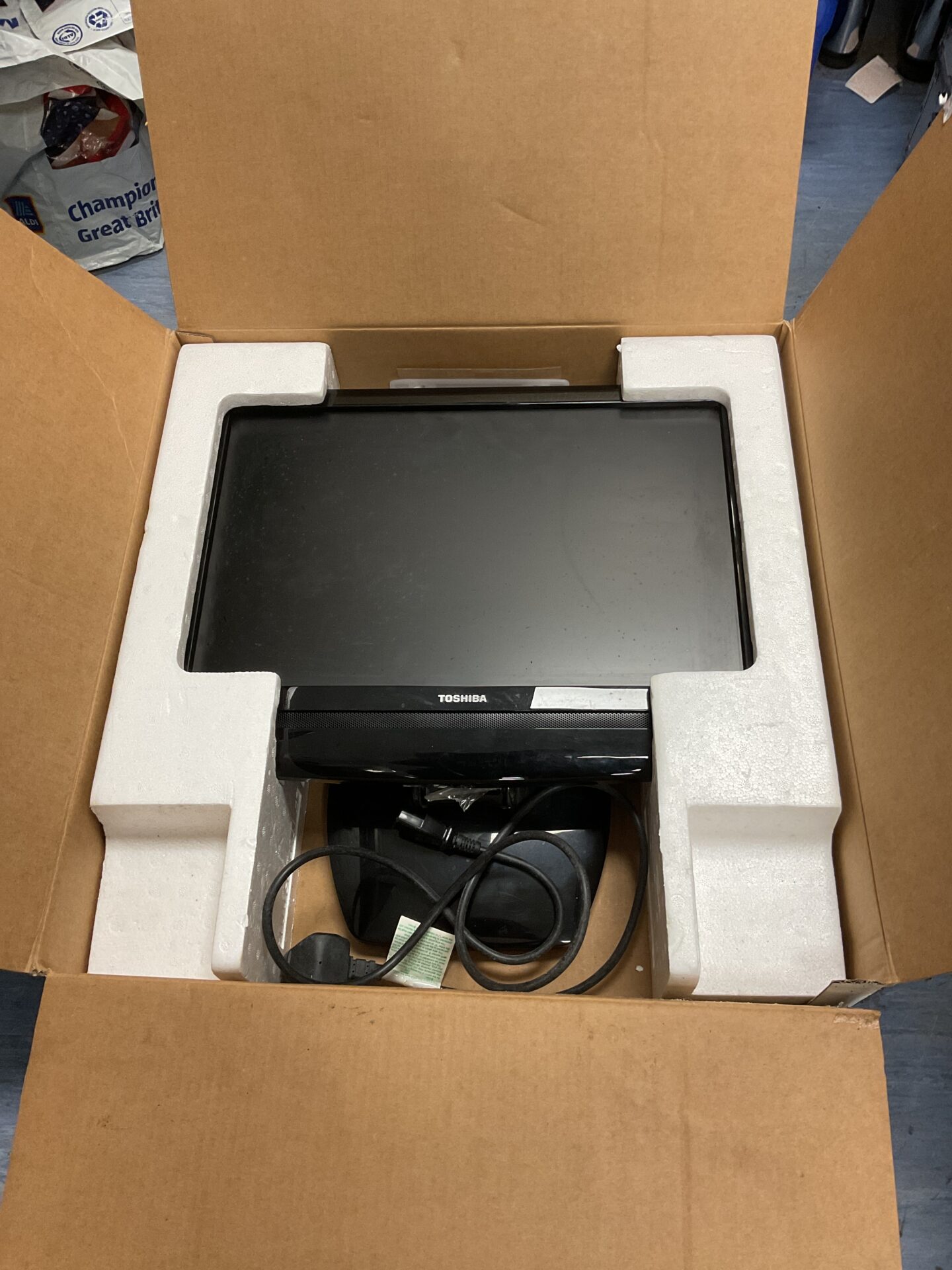 152 Toshiba 19” hd tv working
