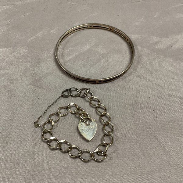 Pair of delicate 925 silver chain bracelets on a white background.