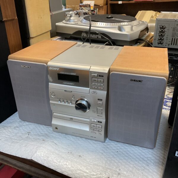 Vintage Sony CMT-CP1 HiFi system, compact stereo unit.