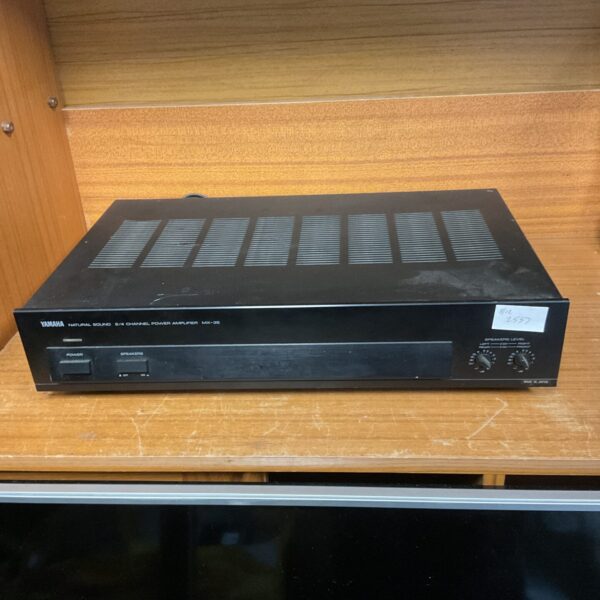 Vintage Yamaha MX-35 power amplifier for audio systems.