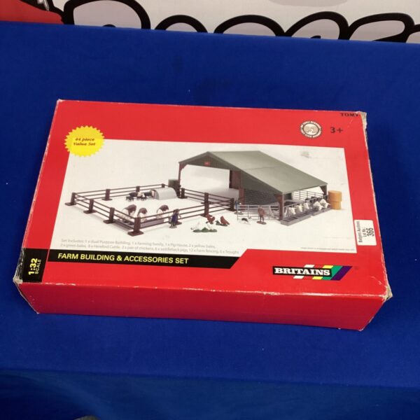 Britains 1:32 scale farm building set with fencing and accessories.