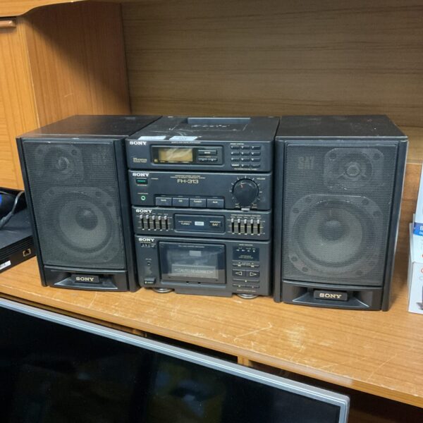 Vintage Sony FH-313 compact hi-fi system on display.