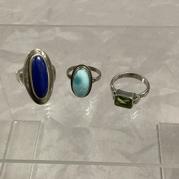 Blue stone set silver ring, vintage jewellery.