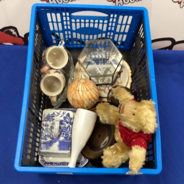 Mixed lot of vintage collectibles including a blue and white cheese dish.