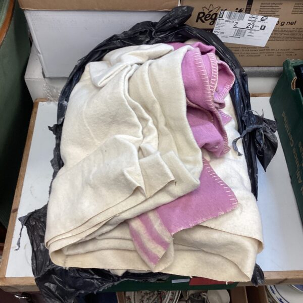 Assorted blankets lot, a collection of throws and bedding.