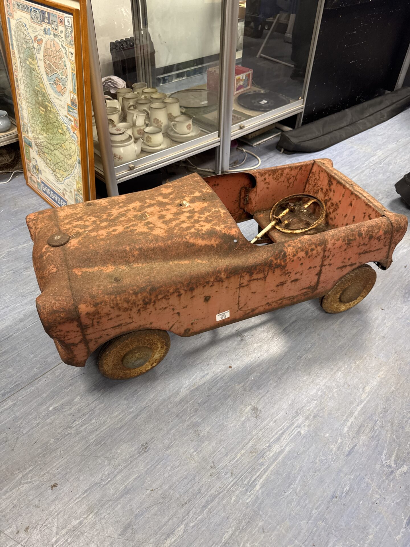 1111 Antique child’s pedal car for restoration