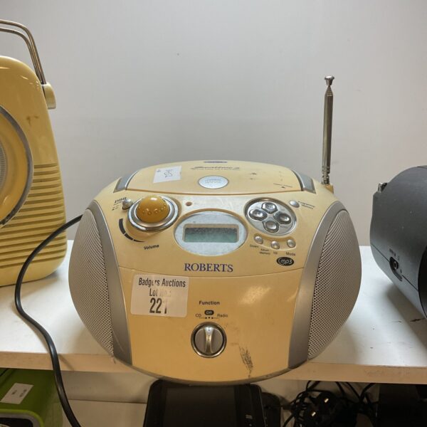 Front view of a vintage Roberts Swallow CD radio.