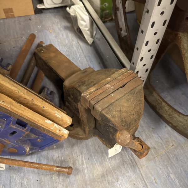 Vintage Record No6 bench vice, a classic workshop tool.
